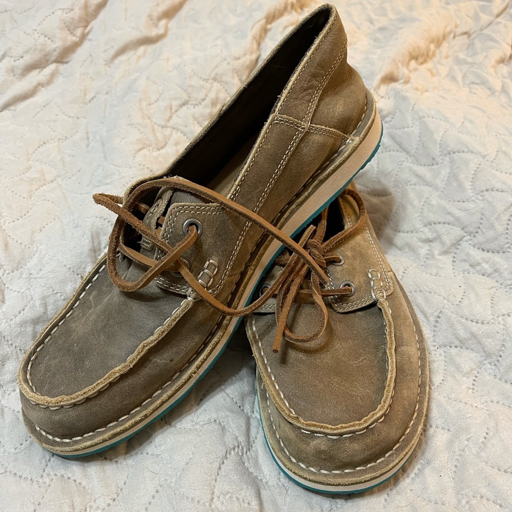 Ariat lace up Cruisers